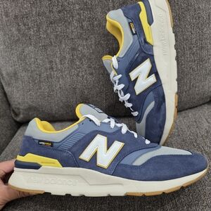 New Balance Men's Blue and Yellow Sneakers